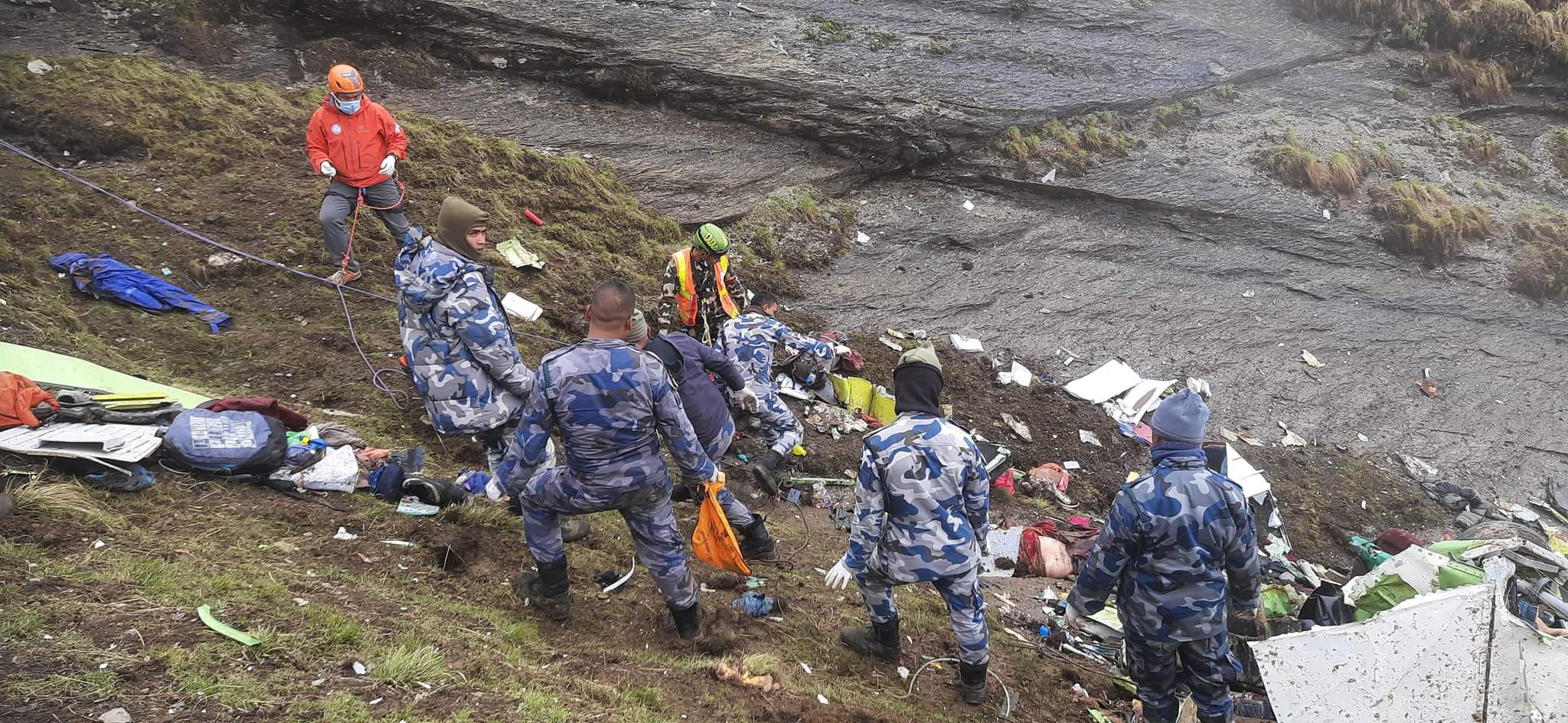 दुर्घटनाग्रस्त अवस्थामा फेला परेको तारा एयरको जहाजको उद्वार कार्यमा सशस्त्र प्रहरी सक्रिय 